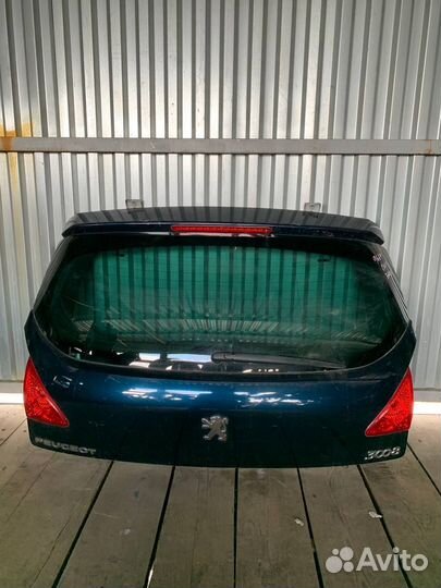 Крышка багажника Пежо 3008 дефект Peugeot 3008