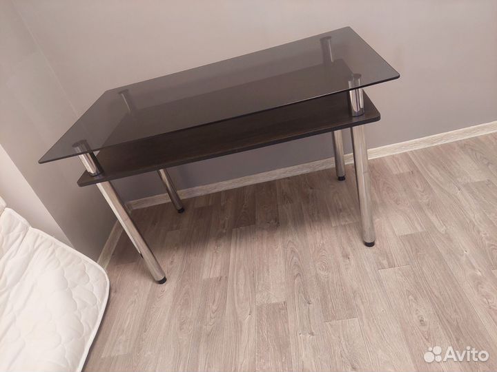 Кухонный стол стеклянный