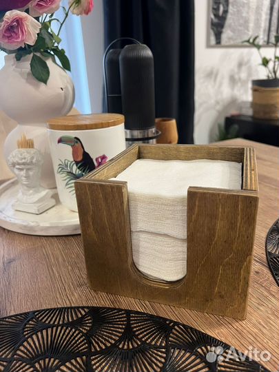 Деревянная салфетница
