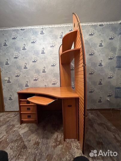 Письменный стол