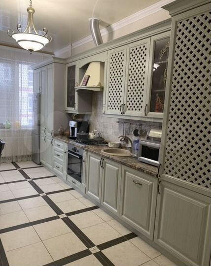 4-к. квартира, 100 м², 4/9 эт.