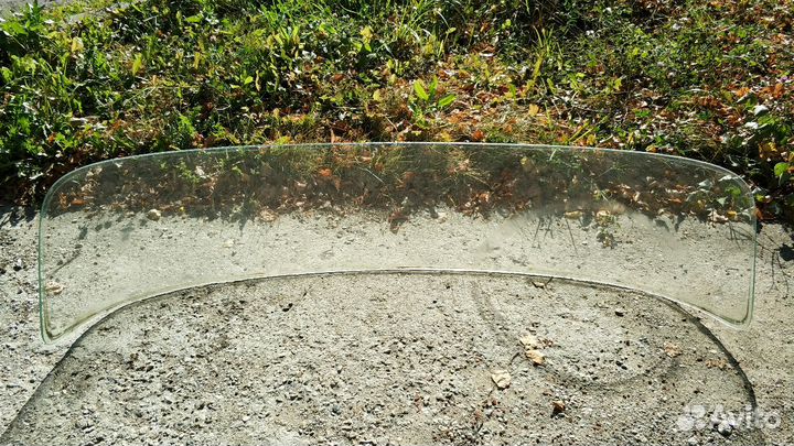 Стекло ветровое предположительно от зила