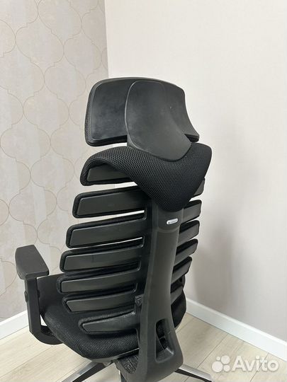 Компьютерное кресло руководителя