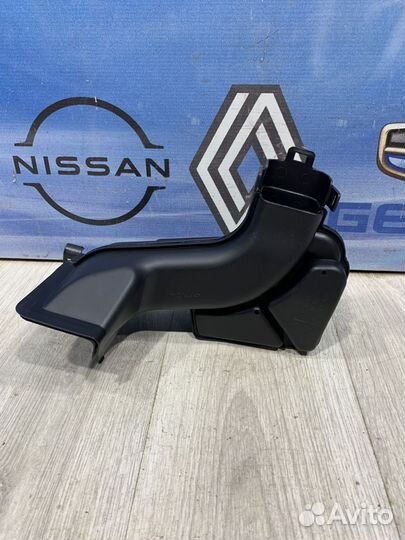 Патрубок воздушного фильтра Nissan X-trail T32