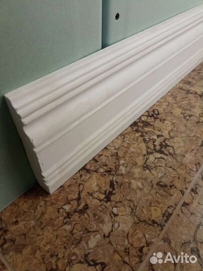 Плинтус напольный гипсовый