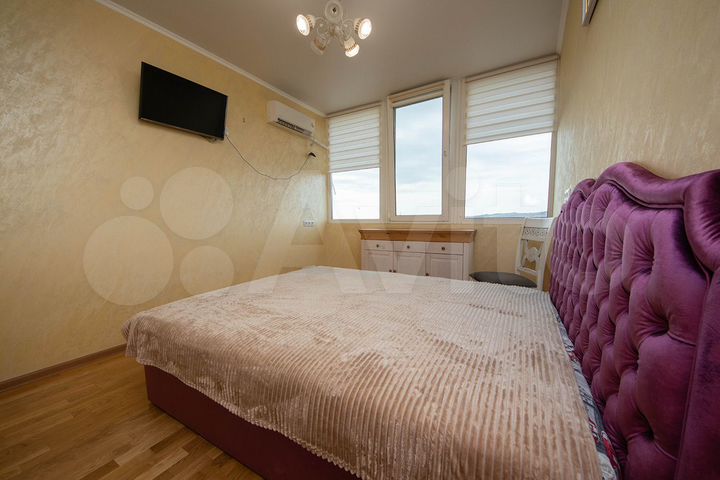 2-к. квартира, 63 м², 8/10 эт.