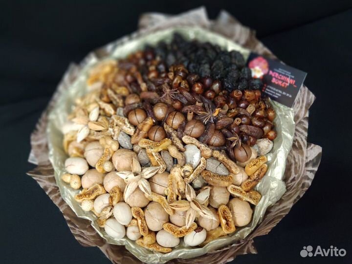 Букет из орехов и сухофруктов