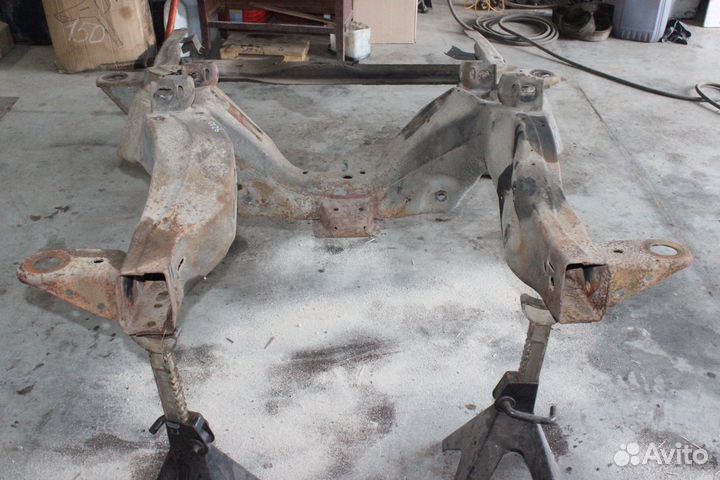 Рама передняя часть 2WD Chevrolet Tahoe GMT400