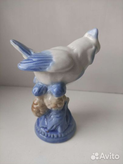 Фарфоровая статуэтка 
