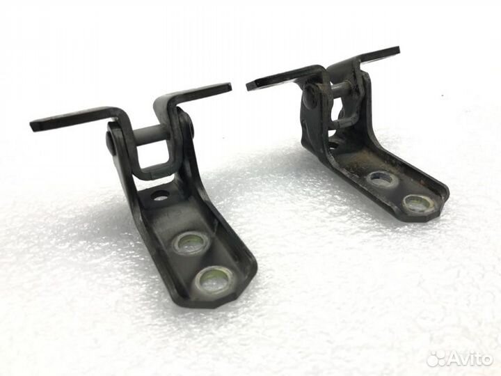 Петля двери передняя правая Mitsubishi Lancer 10