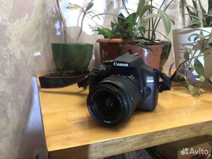 Зеркальный фотоаппарат Canon EOS 1300D