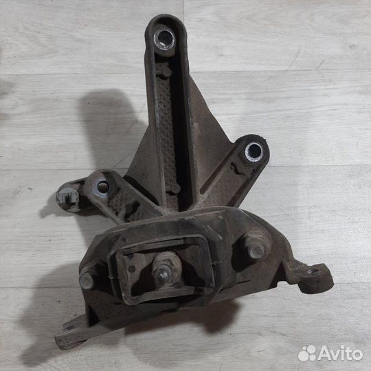 Подушка МКПП LADA Largus 2013