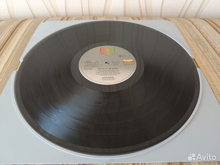 David Bowie – Never Let Me Down (оригинал)