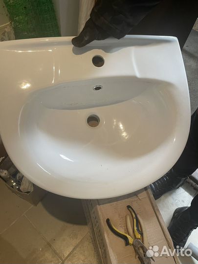 Раковина на ножке