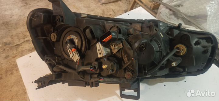 Фара правая на mitsubishi lancer 10