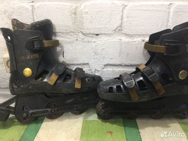 Роликовые коньки с наколенниками