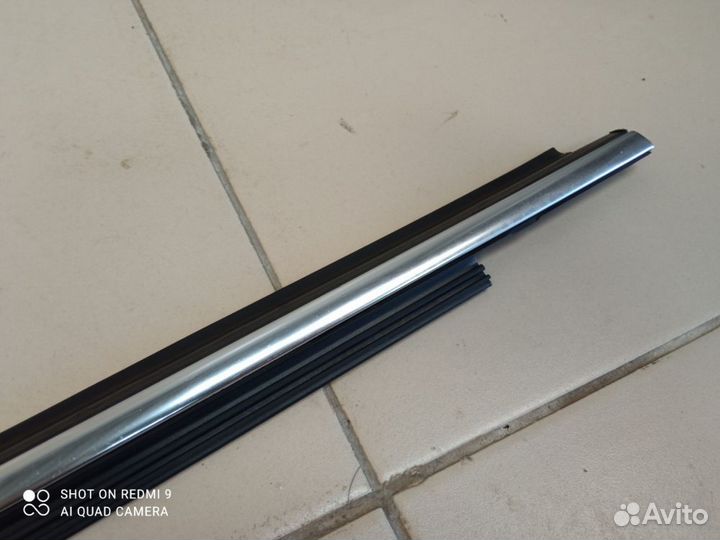 Молдинг стекла двери передний правый Volvo S80