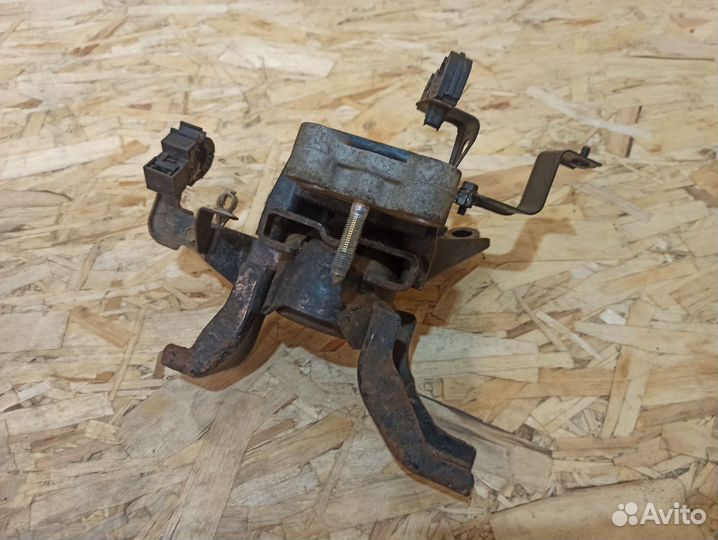 Подушка двигателя правая Toyota Corolla E150