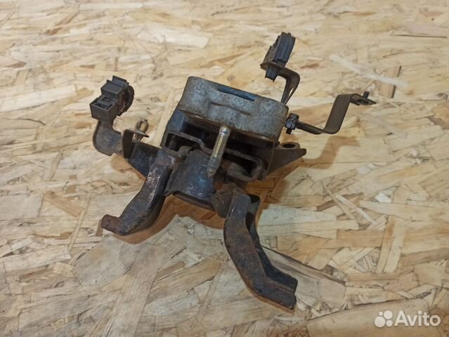 Подушка двигателя правая Toyota Corolla E150