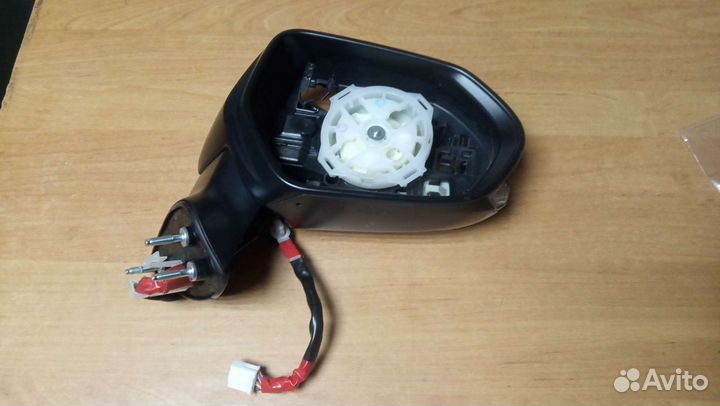 Зеркало правое Toyota Camry 70