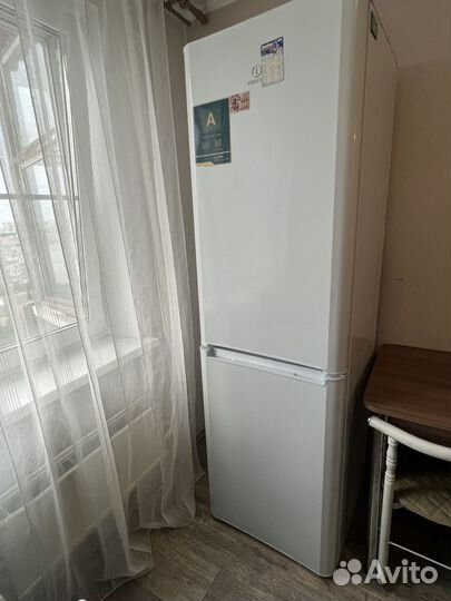 Холодильник бу indesit