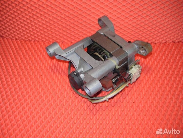 Двигатель для стиральной машины Indesit Ariston