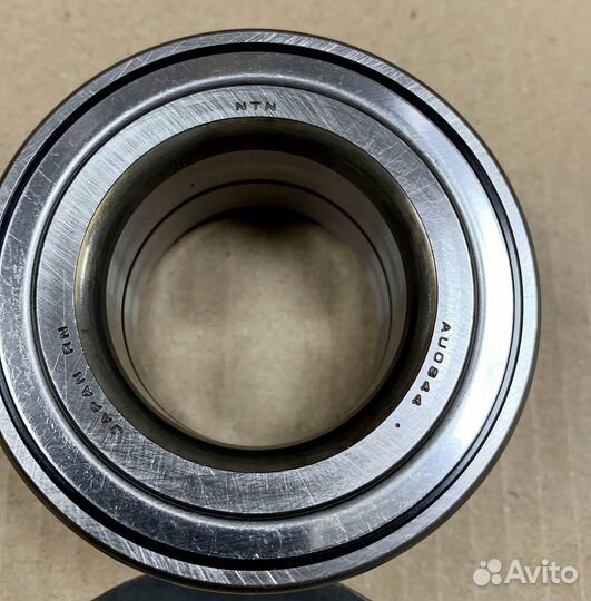 Подшипник ступицы передний Mitsubishi Colt (SNR)