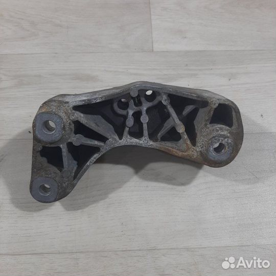 Кронштейн МКПП Chevrolet Cruze седан 2012