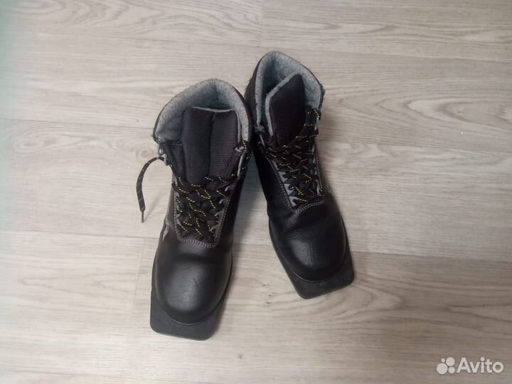 Лыжи беговые 120 см, ботинки 34,40, коньки 30-34