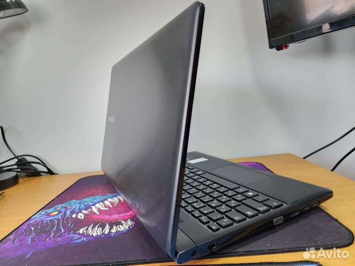 Надёжный ноутбук Samsung на SSD