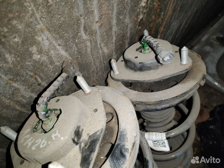 Стойки передние Тойота Ипсум Tems