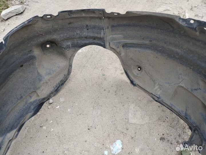 Подкрылок передний правый Toyota Camry V55