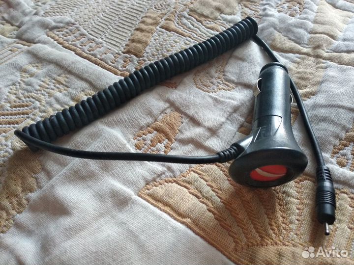 Автомобильное зарядное устройство