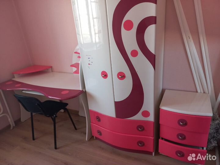 Комплект детской мебели для девочки