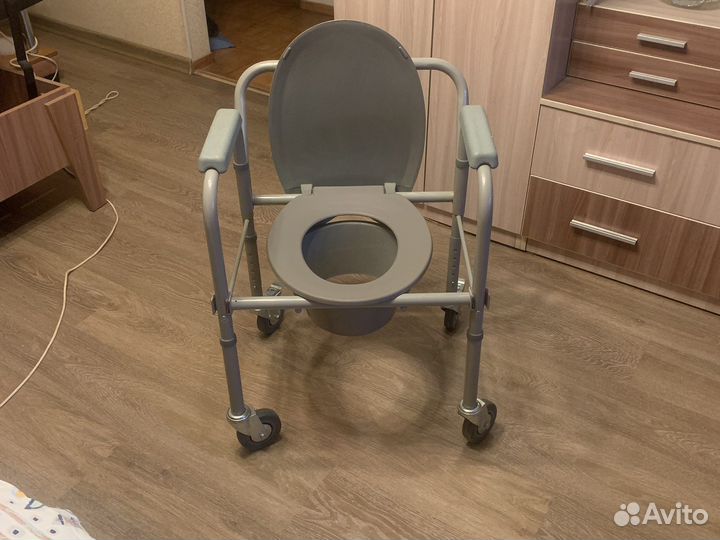 Кресло стул с санитарным оснащением