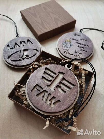 Подвеска в авто на зеркало