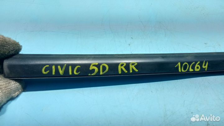 Накладка стекла заднего правого для Honda Civic 5D