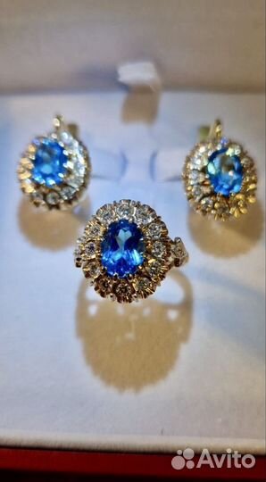 Золотой комплект с сапфирами и бриллиантами