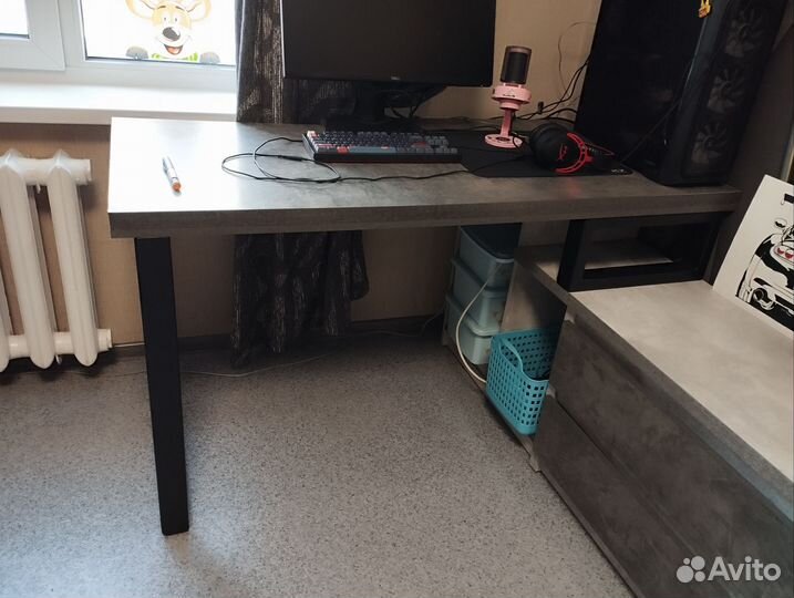 Компьютерный стол с тумбой