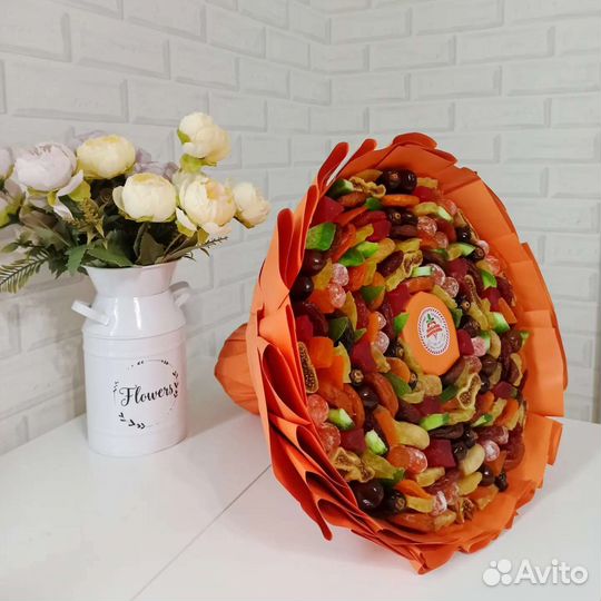 Букет из сухофруктов учителю