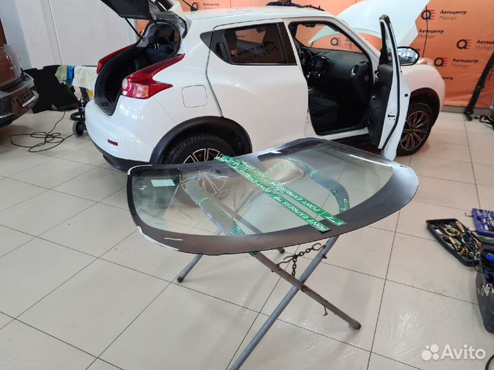 Лобовое стекло Nissan Teana J31 (2001-08)