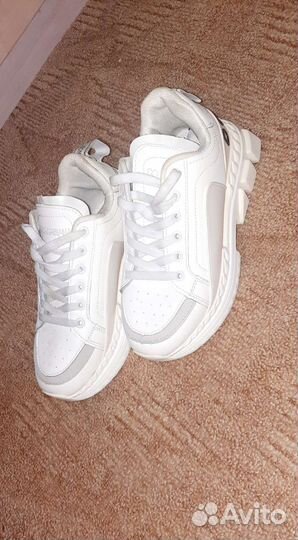 Кроссовки женские