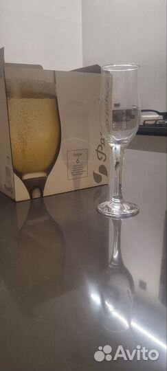 Бокалы для вина и шампанского