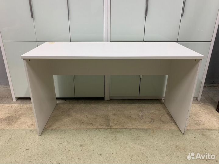 Письменный стол белый