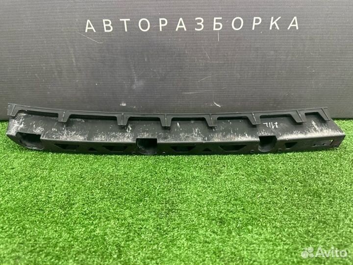 Кронштейн заднего бампера правый Skoda Fabia 2 HB