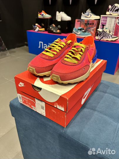 Кроссовки Nike Waffle One SE red