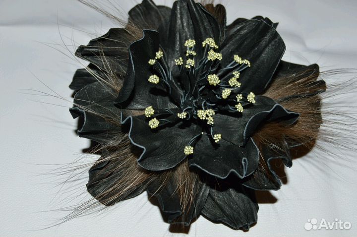 Подарок Брошь из натуральной кожи