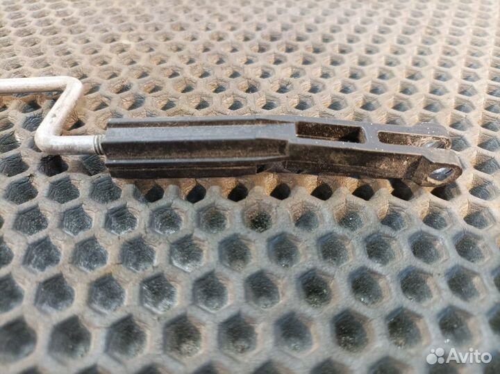 Тяга замка двери левая Volvo FH