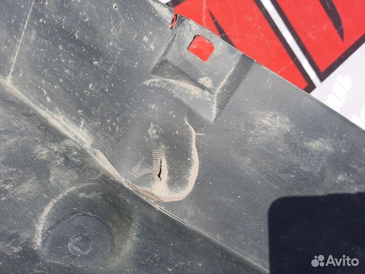 Защита Пыльник заднего бампера правый Toyota LC200