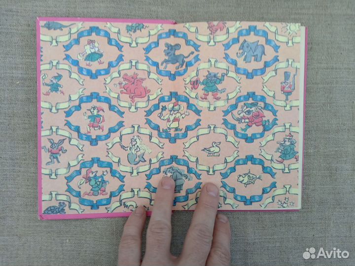 Красная шапочка и 38 сказок на русском и английско